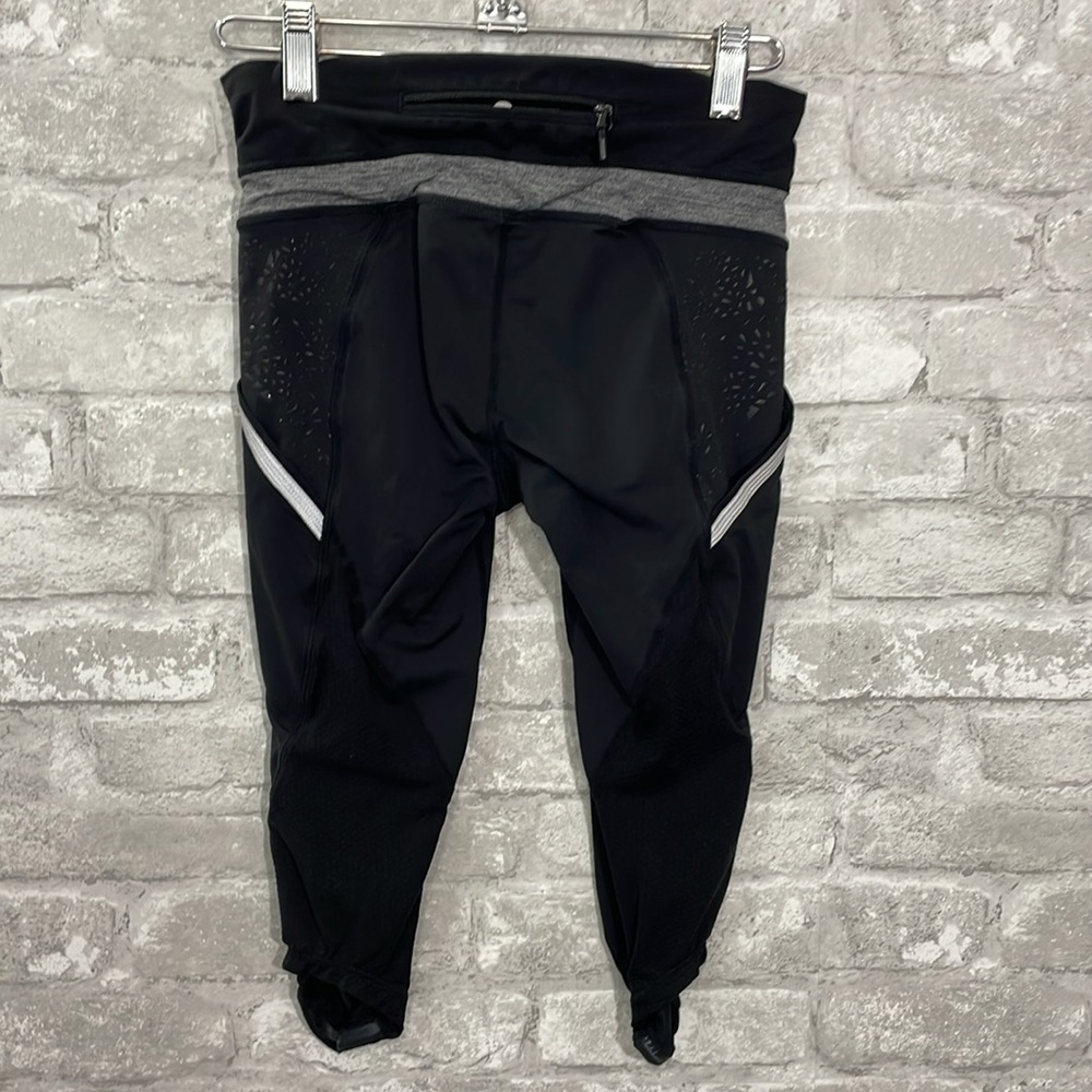 Lululemon Run A Marathon Crop
Black - Picture 3 of 10